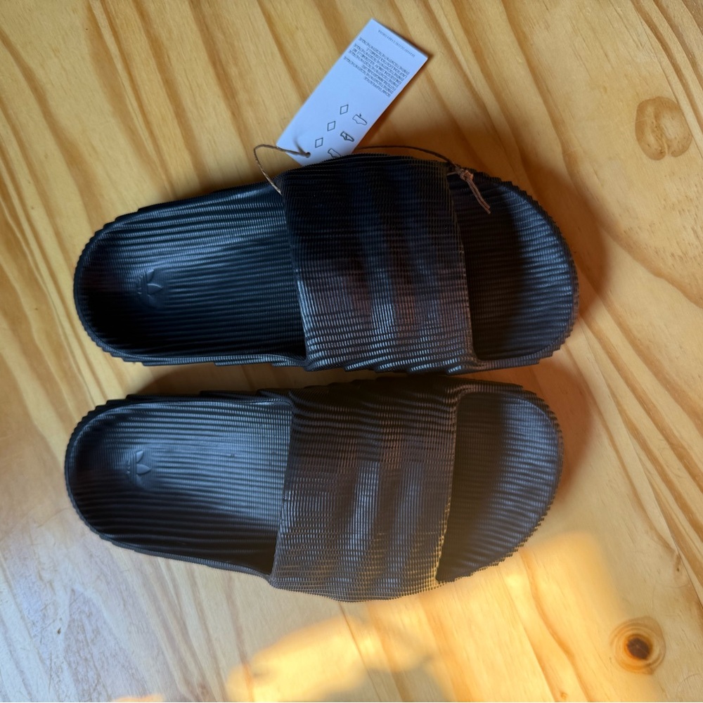 Adidas Sandals ADILETTE 22 SLIDES
Size: men’s 5 - Picture 4 of 8